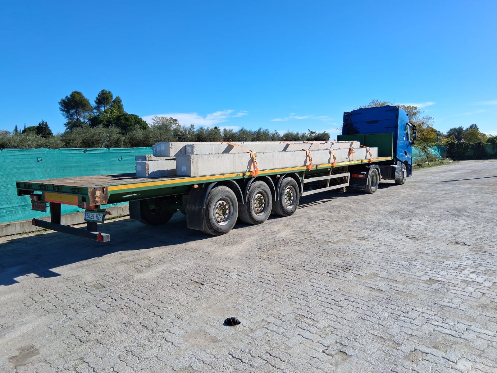 TRANSPORTE DE PILOTES PREFABRSICADOS DE HORMIGON EN SEVILLA