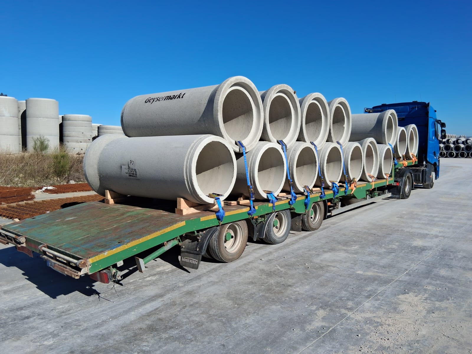 TRANSPORTE EN GONDOLA DE MATERIAL PREFABRICADO
