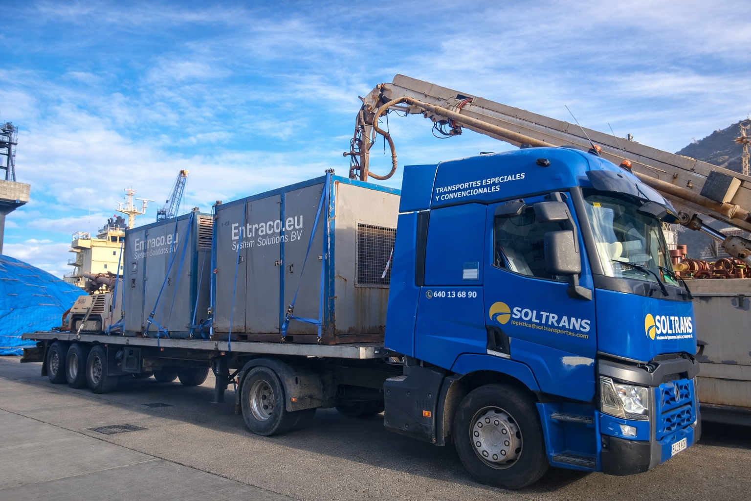 Transporte en plataforma abierta de carga industrial SOLTRANS