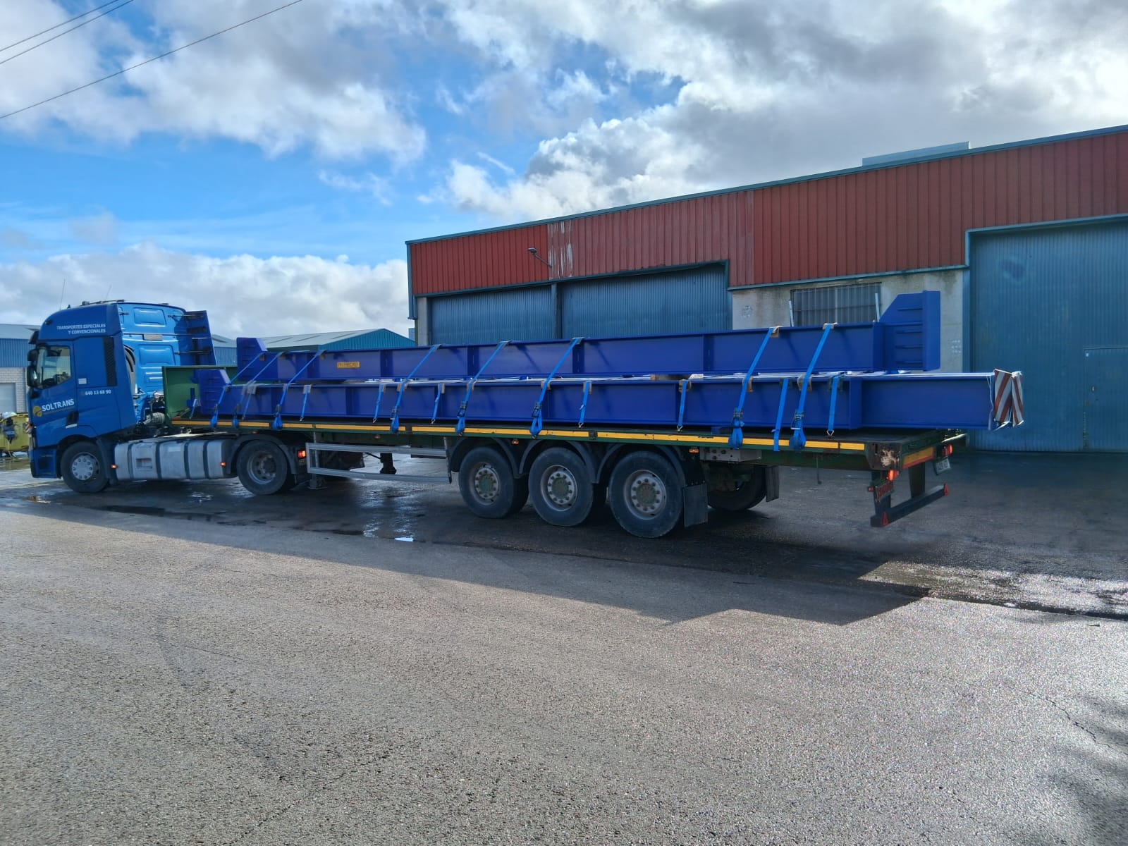 TRANSPORTE EN PLATAFORMA DE ESTRUCTURAS