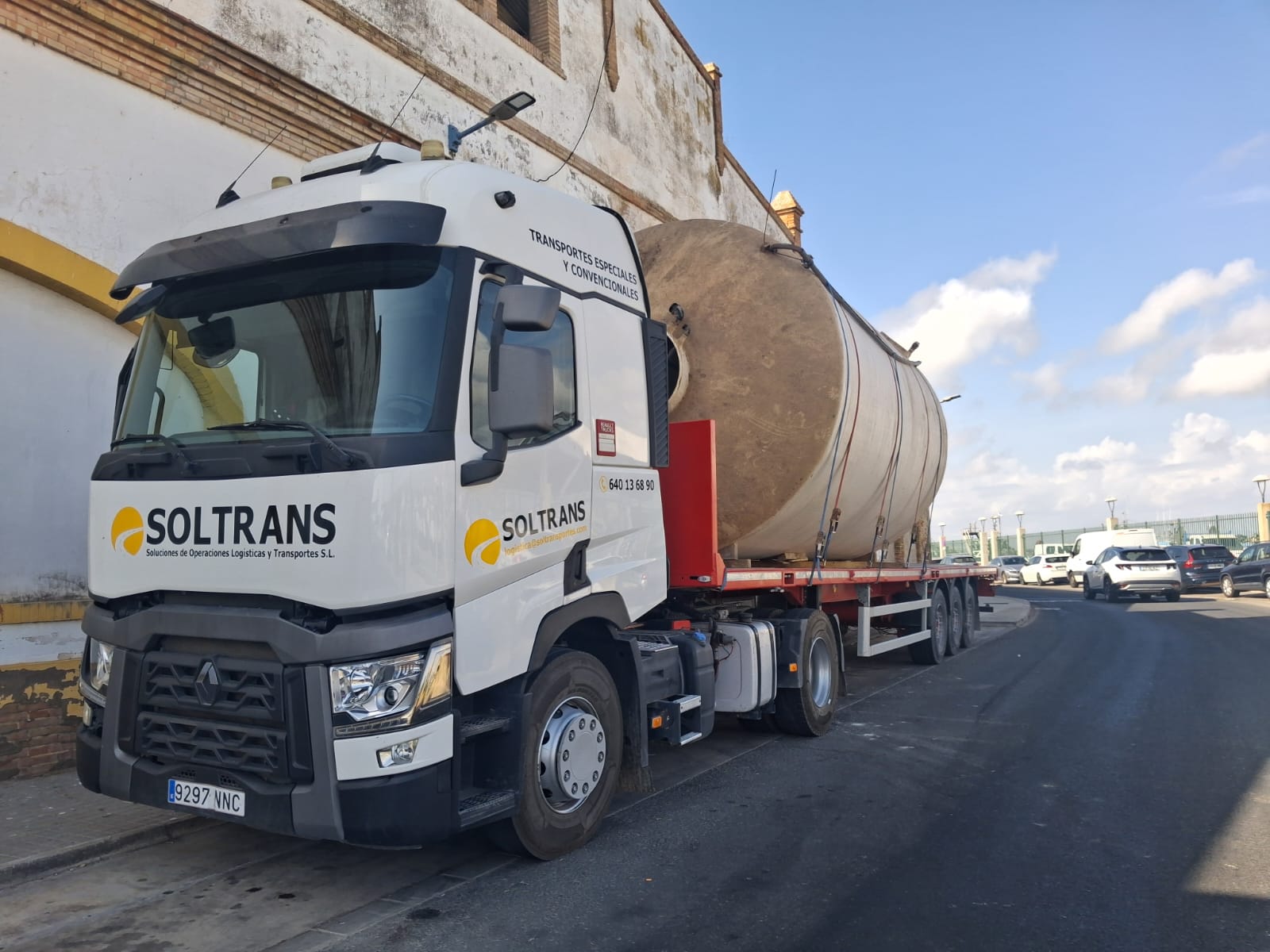 Transporte de depósito industrial en plataforma abierta SOLTRANS