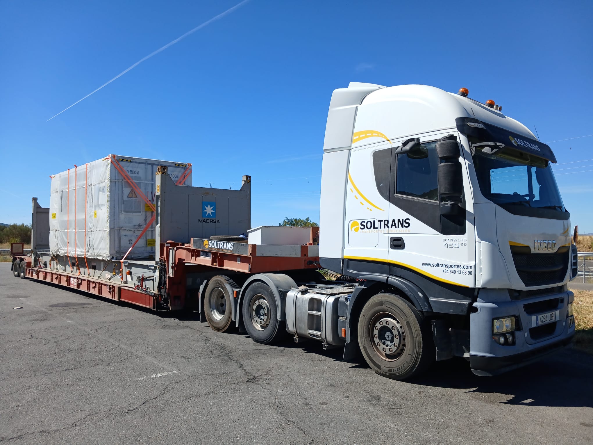 Transporte en góndola cama baja de carga industrial SOLTRANS